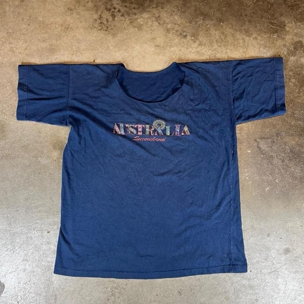 Navy blue vintage 90s Australia Queensland embroidered tee Size men's medium